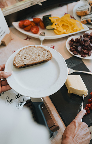 berggasthof-steckholzer-bergfruehstueck-buffet-butter