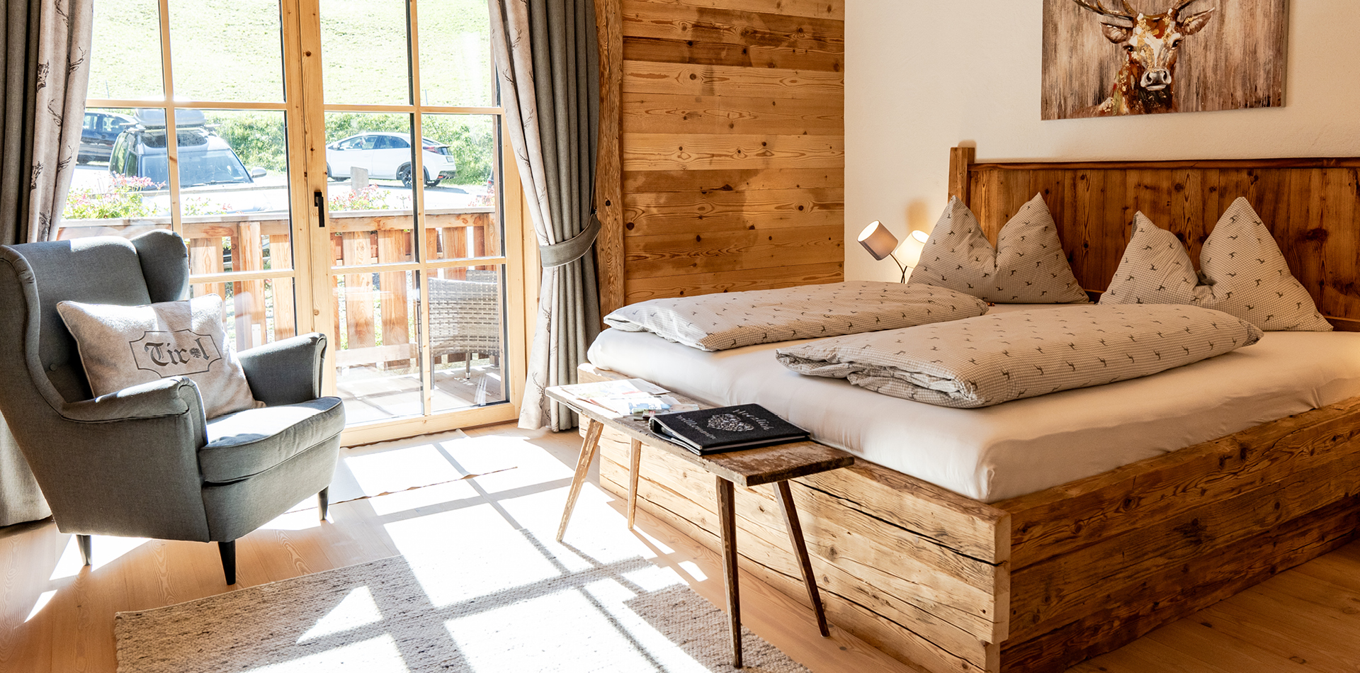 berggasthof-steckholzer-doppelzimmer-mit-ohrensessel