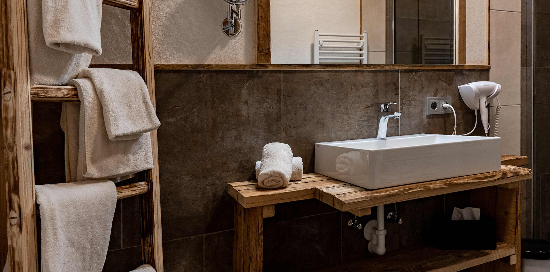 berggasthof-steckholzer-doppelzimmer-badezimmer © Tourismusverband Wipptal / Helena Beeremeister