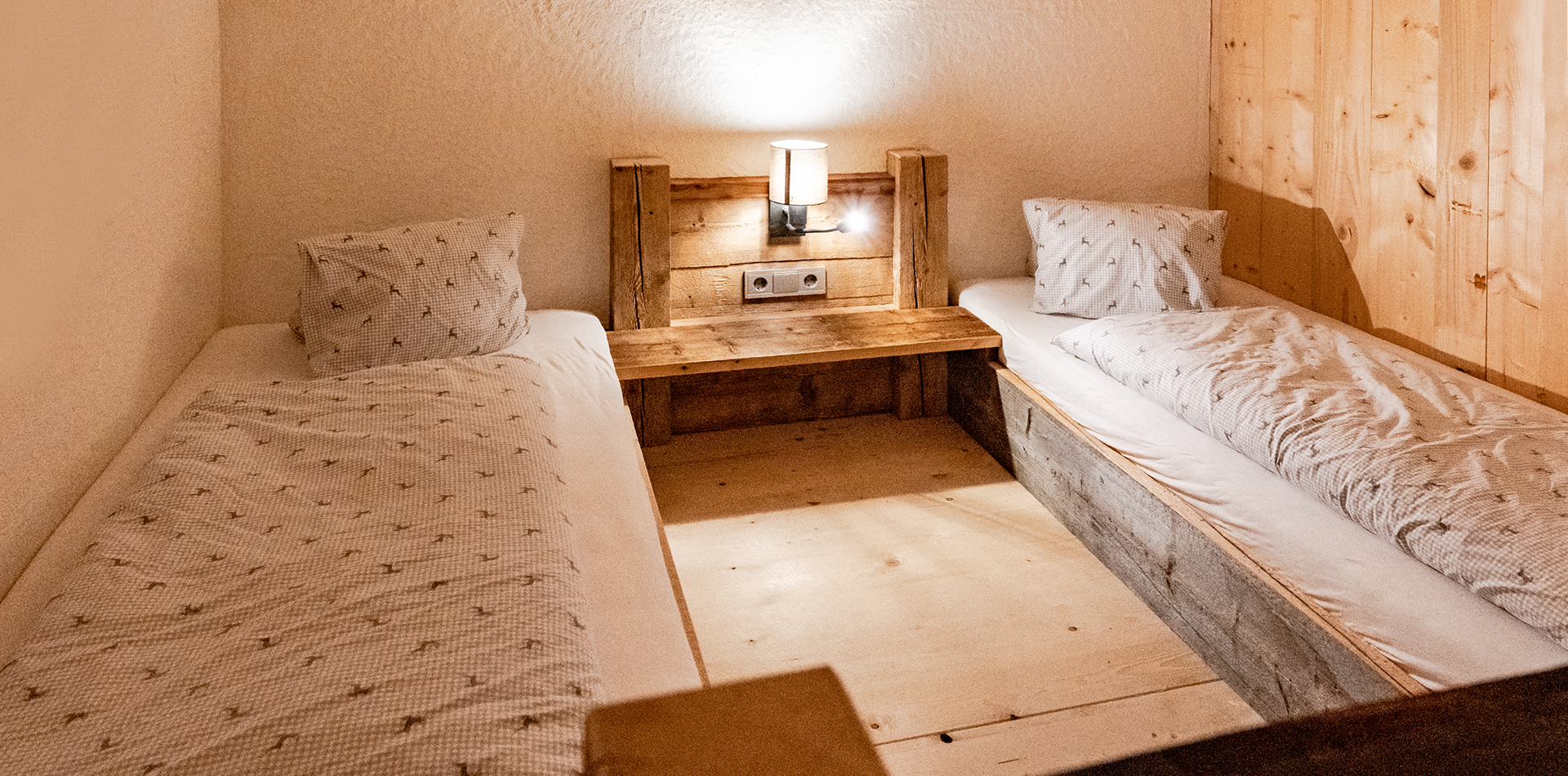 berggasthof-steckholzer-familienzimmer-einzelbetten © Tourismusverband Wipptal / Helena Beeremeister