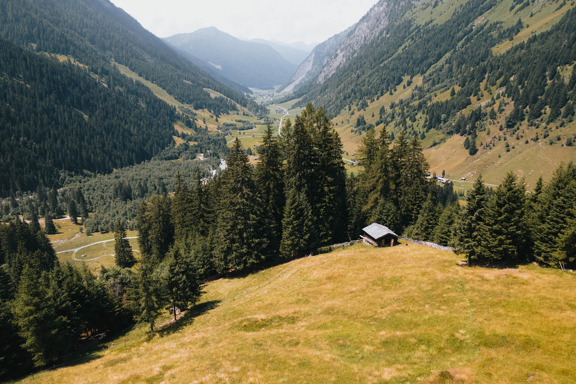 berggasthof-steckholzer-aktiv-sommer-blick-valsertal © Tourismusverband Wipptal / Johannes Bitter